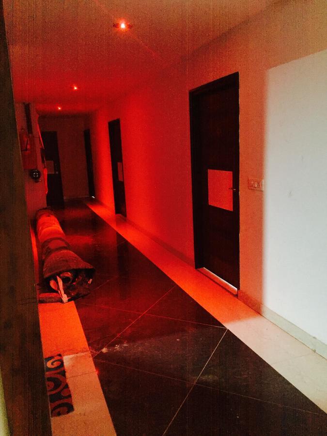 Hotel Neelam Moga Лудяна Екстериор снимка