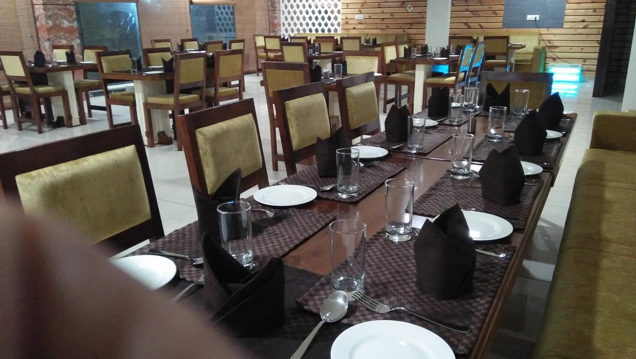 Hotel Neelam Moga Лудяна Екстериор снимка