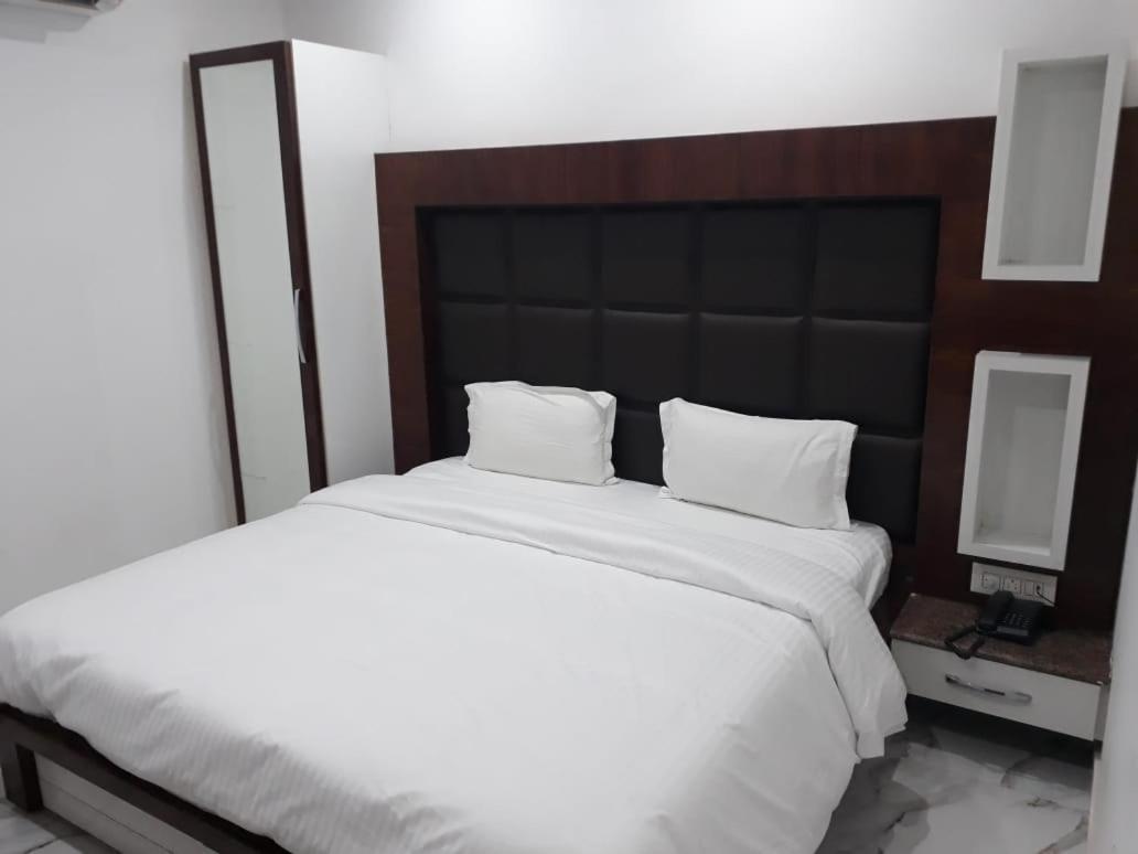 Hotel Neelam Moga Лудяна Екстериор снимка